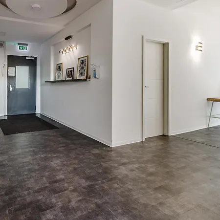 Midtown Πανσιόν